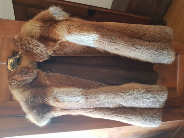 Hochwertihe Fuchsweste (aus eigener Jagd)

Aus dem Nachlass meines Schwiegervaters, der Jäger war verkaufe ich eine Fuchsweste. Die Wetse ist sehr hochwertig. Sie entspricht Gr. L auf Pullover oder XL auf Hemd. Kann jederzeit besichtigt werden.